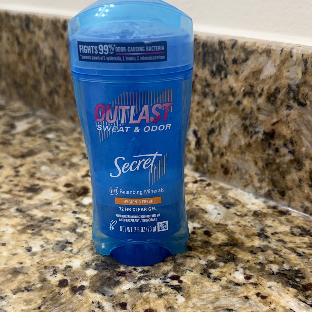 NWT Secret Outlast Sweat & Odor Clear Gel Deodorant - hygienic fresh 2.6 oz
